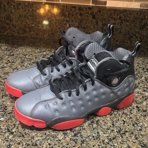 Jordan jumpman team 2G Kids Sneakers in Gray and Red